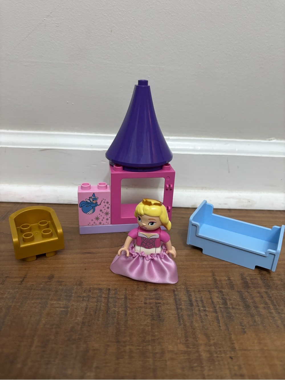 Lego DUPLO Disney Sleeping Beauty's Room #6151 2012 aurora incomplete set